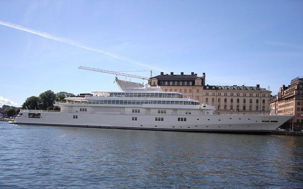 Rising_Sun_Yacht.jpg