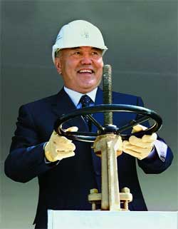 The Oil and the Glory: The Pursuit of Empire and Fortune on the Caspian Sea nazarbayev oil The Oil and the Glory: The Pursuit of Empire and Fortune on the Caspian Sea
