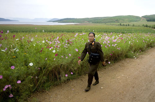 north_korea_female_soldier.jpg
